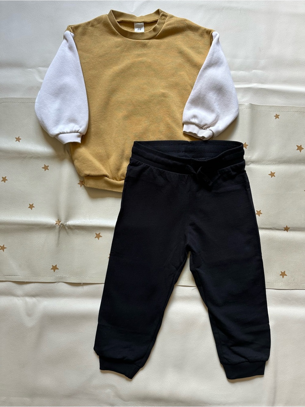 2t fits 2/3 H&M Ochre Colorblock Sweatshirt & Black Joggers